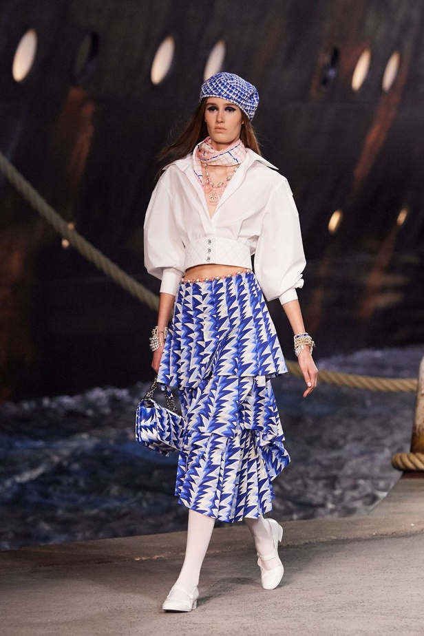 كارل لاغرفلد ينقلنا إلى علم البحارة في مجموعة شانيل كروز 2019