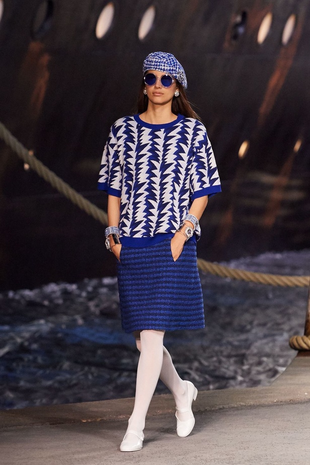 كارل لاغرفلد ينقلنا إلى علم البحارة في مجموعة شانيل كروز 2019