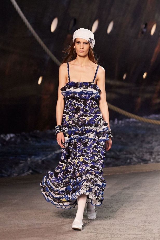 كارل لاغرفلد ينقلنا إلى علم البحارة في مجموعة شانيل كروز 2019