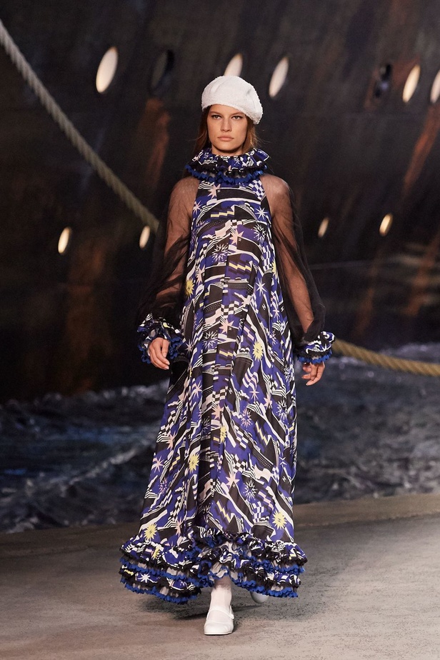 كارل لاغرفلد ينقلنا إلى علم البحارة في مجموعة شانيل كروز 2019