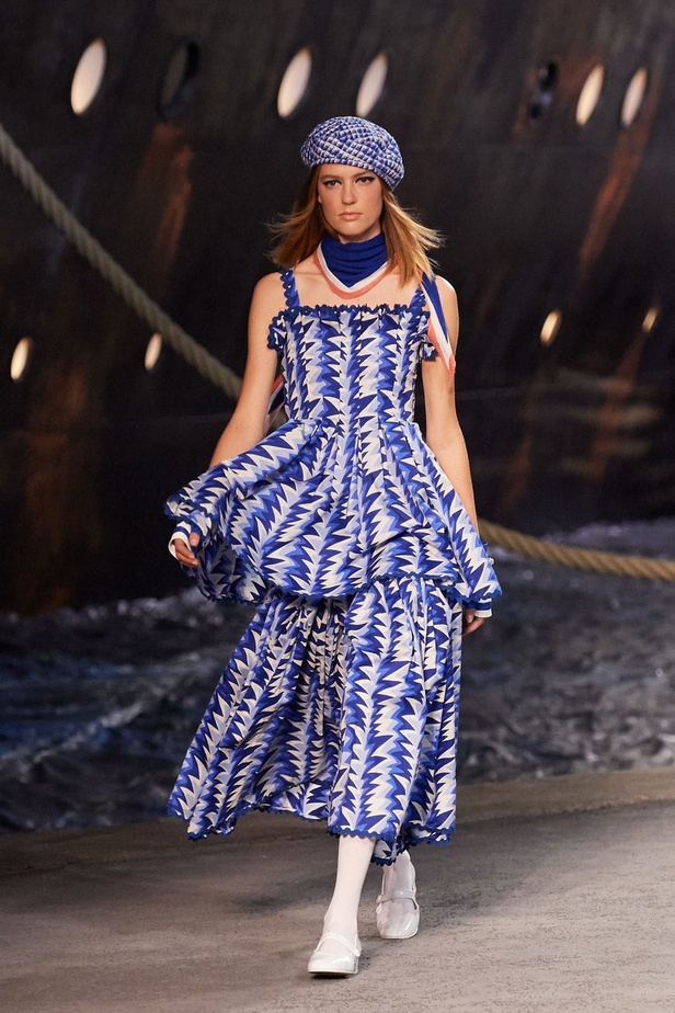 كارل لاغرفلد ينقلنا إلى علم البحارة في مجموعة شانيل كروز 2019