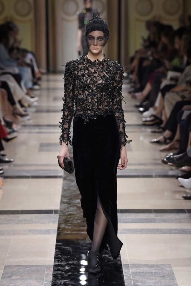 مجموعة Giorgio Armani Prive للأزياء الراقية لشتاء 2018 !