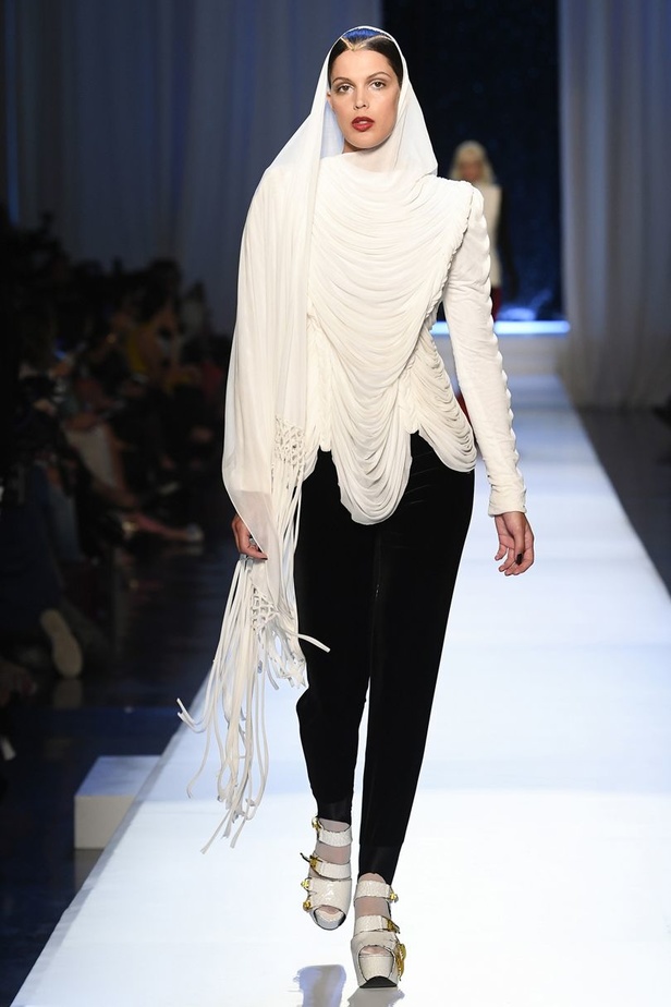 مجموعة "جان بول غوتييه" للهوت كوتور لخريف 2017