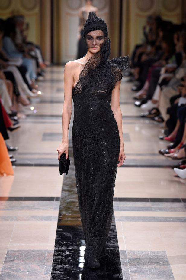 مجموعة Giorgio Armani Prive للأزياء الراقية لشتاء 2018 !