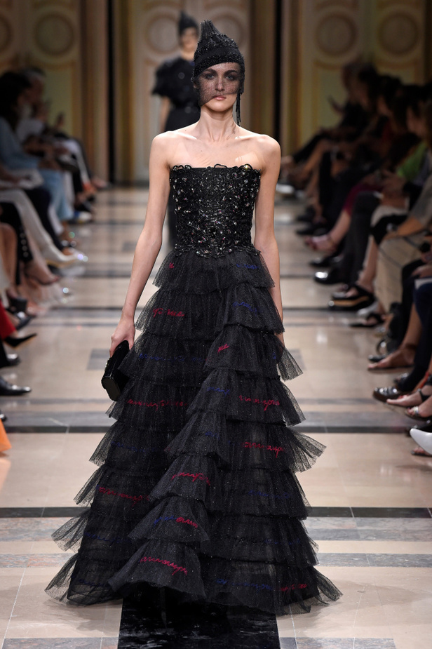 مجموعة Giorgio Armani Prive للأزياء الراقية لشتاء 2018 !