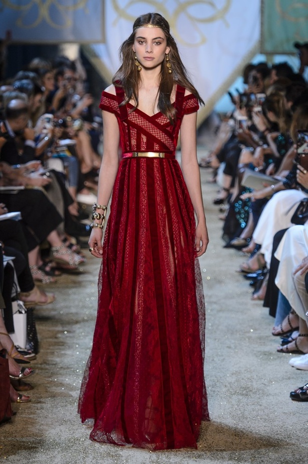 مجموعة ايلي صعب الملكية ضمن أسبوع الموضة في باريس 