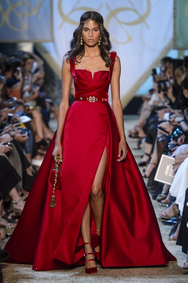 مجموعة ايلي صعب الملكية ضمن أسبوع الموضة في باريس 