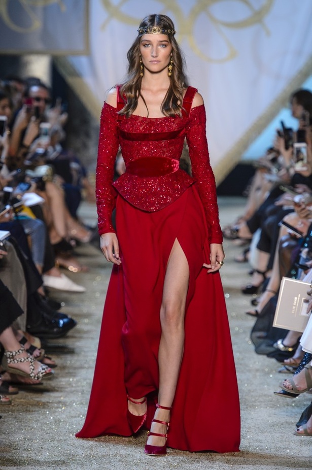 مجموعة ايلي صعب الملكية ضمن أسبوع الموضة في باريس 