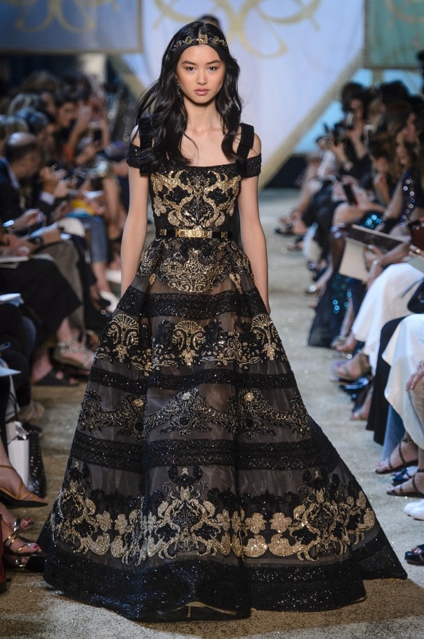 مجموعة ايلي صعب الملكية ضمن أسبوع الموضة في باريس 