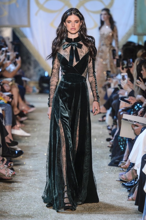 مجموعة ايلي صعب الملكية ضمن أسبوع الموضة في باريس 