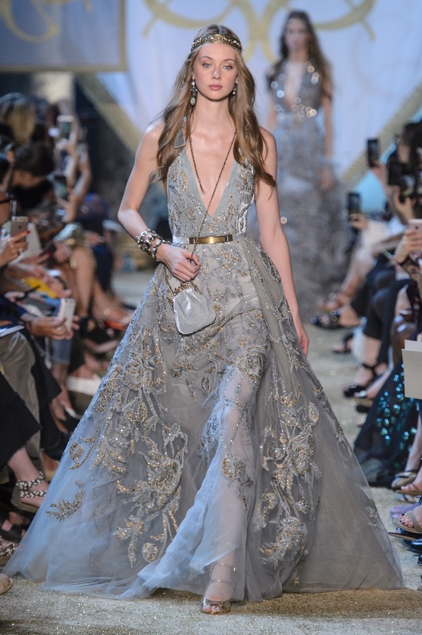 مجموعة ايلي صعب الملكية ضمن أسبوع الموضة في باريس 