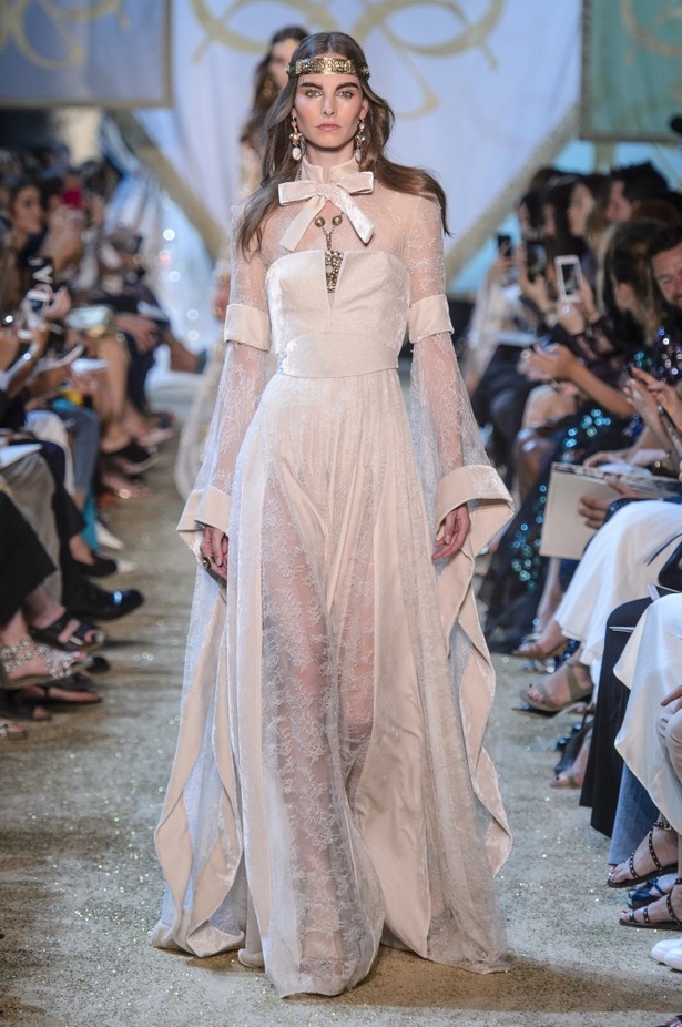 مجموعة ايلي صعب الملكية ضمن أسبوع الموضة في باريس 