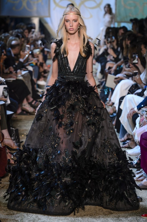 مجموعة ايلي صعب الملكية ضمن أسبوع الموضة في باريس 