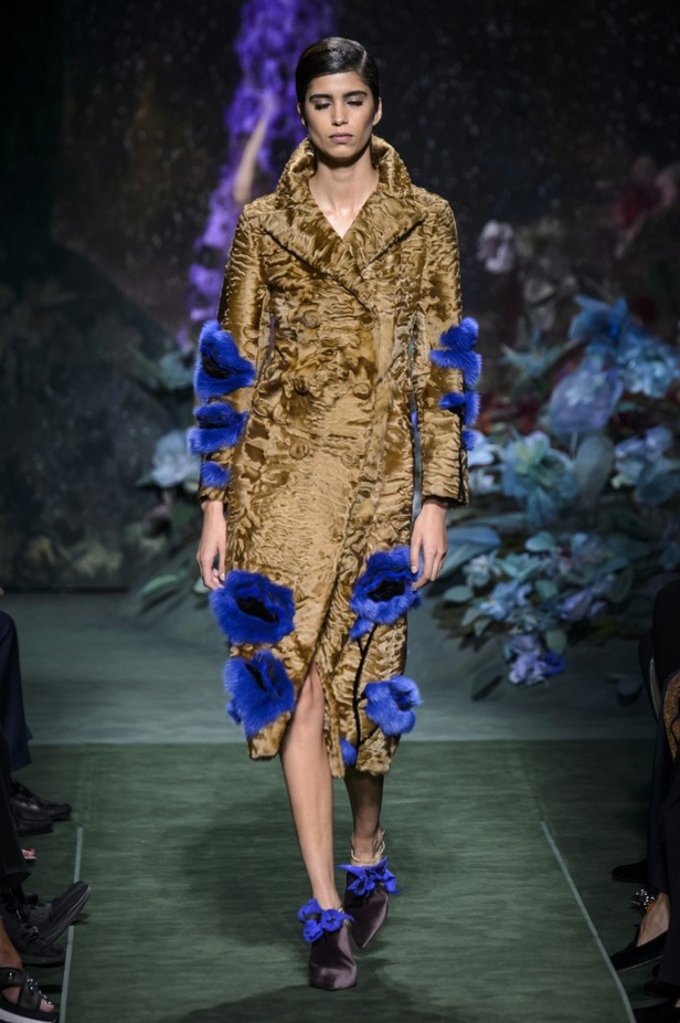 مجموعة Fendi من الألبسة الفاخرة لخريف وشتاء 2017