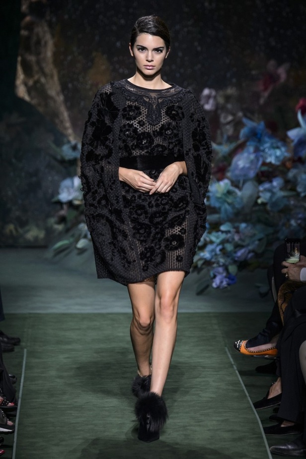 مجموعة Fendi من الألبسة الفاخرة لخريف وشتاء 2017