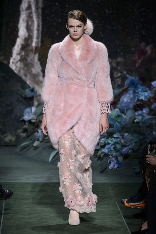 مجموعة Fendi من الألبسة الفاخرة لخريف وشتاء 2017