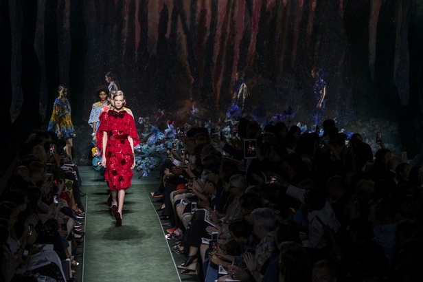 مجموعة Fendi من الألبسة الفاخرة لخريف وشتاء 2017