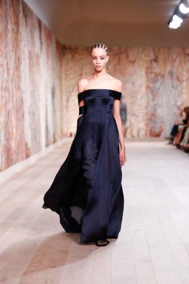 عرض أزياء ديور Dior للتصاميم الراقية لموسم خريف وشتاء 2021-2022