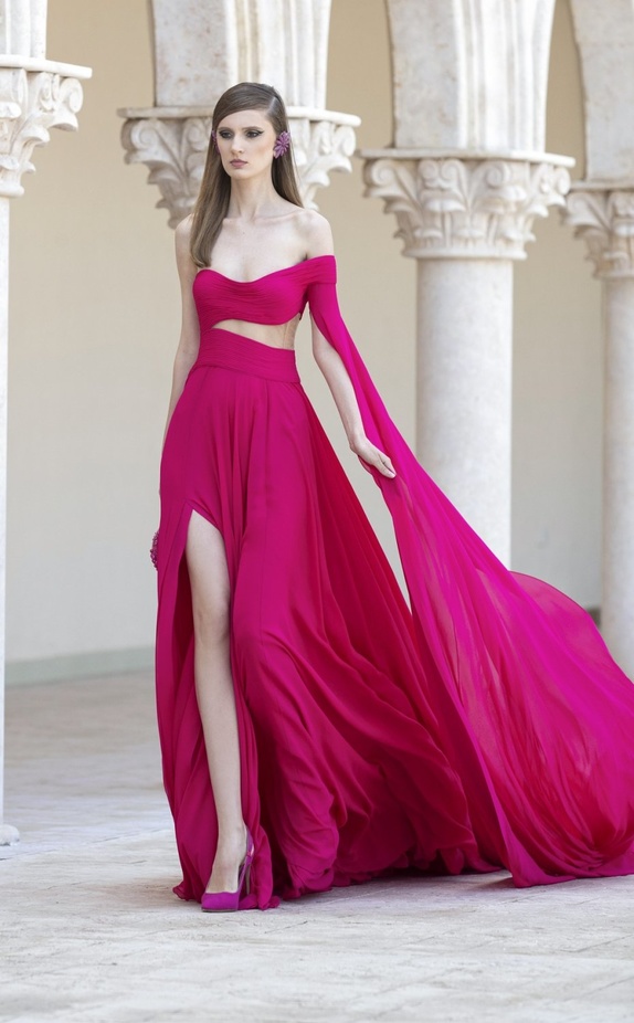 عرض أزياء مجموعة جورج حبيقة للهوت كوتور لخريف 2021 في باريس