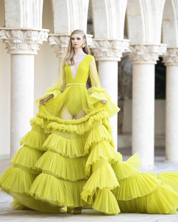 عرض أزياء مجموعة جورج حبيقة للهوت كوتور لخريف 2021 في باريس