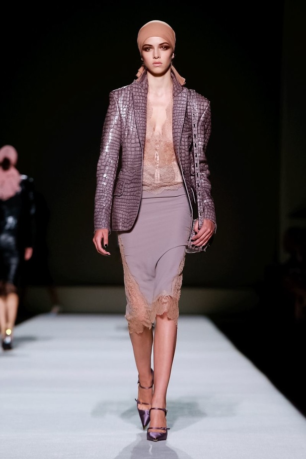 توم فورد يفتتح أسبوع الموضة النيويوركي بعرض كلاسيكي فاخر