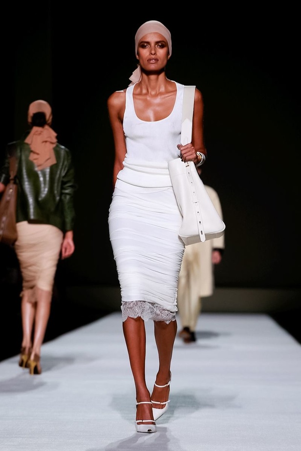 توم فورد يفتتح أسبوع الموضة النيويوركي بعرض كلاسيكي فاخر