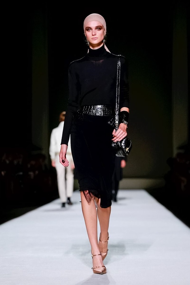 توم فورد يفتتح أسبوع الموضة النيويوركي بعرض كلاسيكي فاخر