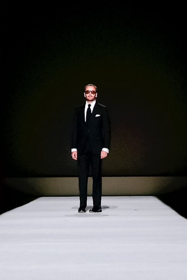 توم فورد يفتتح أسبوع الموضة النيويوركي بعرض كلاسيكي فاخر