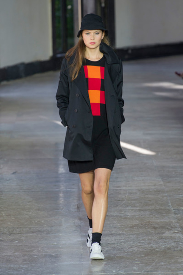 مجموعة AGNES B لموسم ربيع وصيف 2017