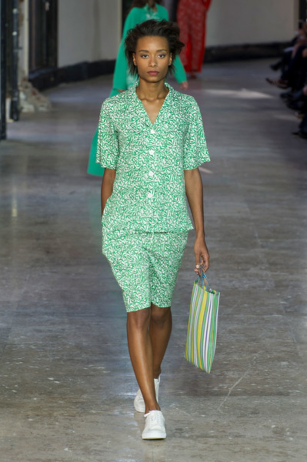 مجموعة AGNES B لموسم ربيع وصيف 2017