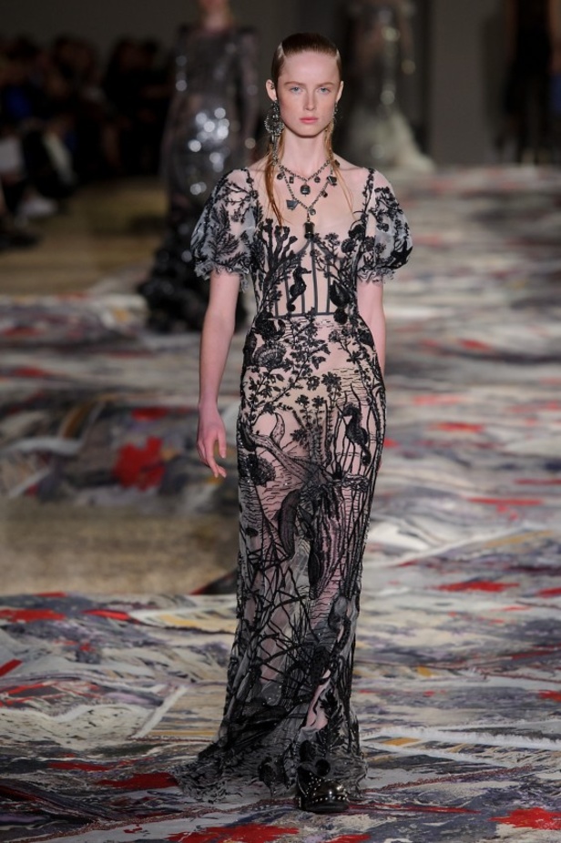 مجموعة “الكسندر مكوين” لموسم ربيع وصيف 2017