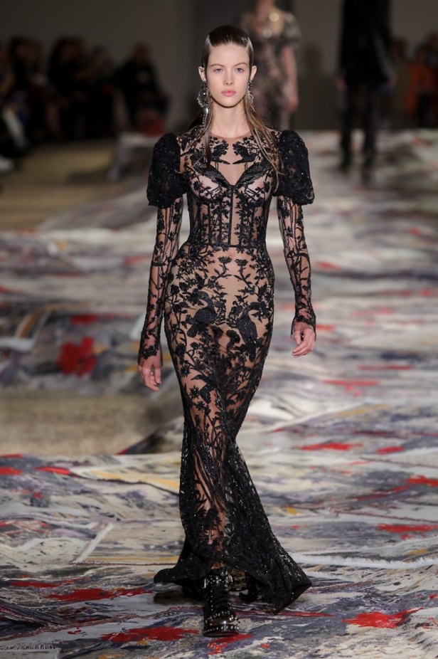 مجموعة “الكسندر مكوين” لموسم ربيع وصيف 2017