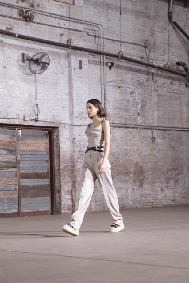 عرض ازياء التوزارا ALTUZARRA لربيع وصيف 2021 من أسبوع الموضة في باريس