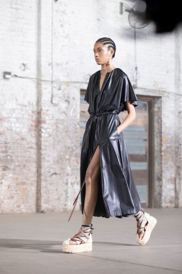 عرض ازياء التوزارا ALTUZARRA لربيع وصيف 2021 من أسبوع الموضة في باريس