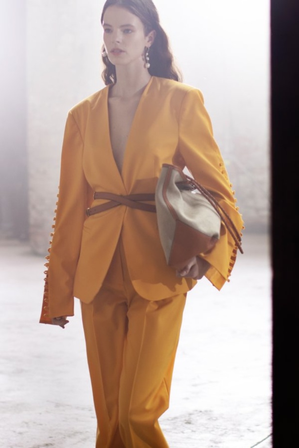 عرض ازياء التوزارا ALTUZARRA لربيع وصيف 2021 من أسبوع الموضة في باريس