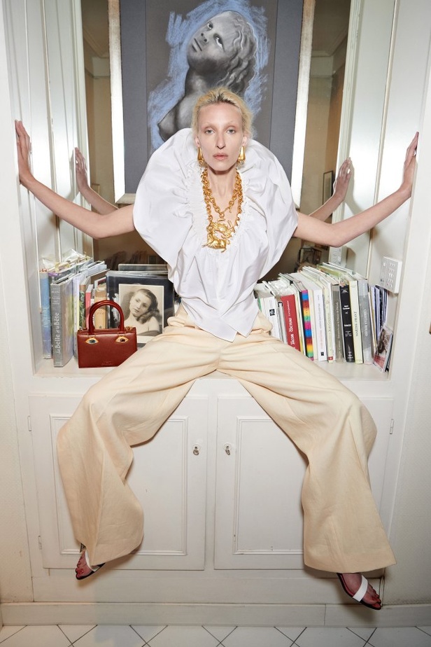 عرض ازياء مجموعة Schiapparelli لربيع وصيف 2021 من أسبوع الموضة في باريس