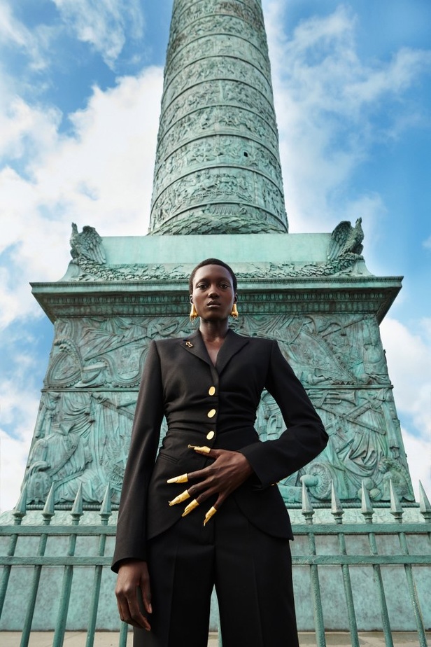 عرض ازياء مجموعة Schiapparelli لربيع وصيف 2021 من أسبوع الموضة في باريس