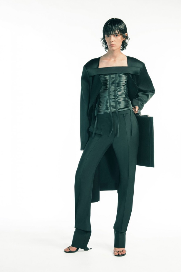 مجموعة Givenchy لموسم ربيع وصيف 2021