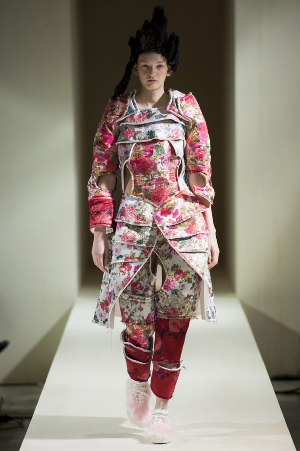 مجموعة "كوم دي غارسون" لخريف وشتاء 2016-2017