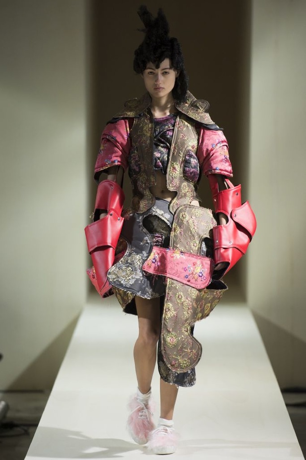 مجموعة "كوم دي غارسون" لخريف وشتاء 2016-2017