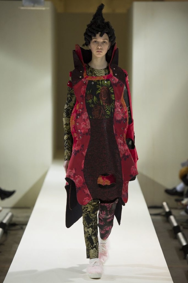 مجموعة "كوم دي غارسون" لخريف وشتاء 2016-2017