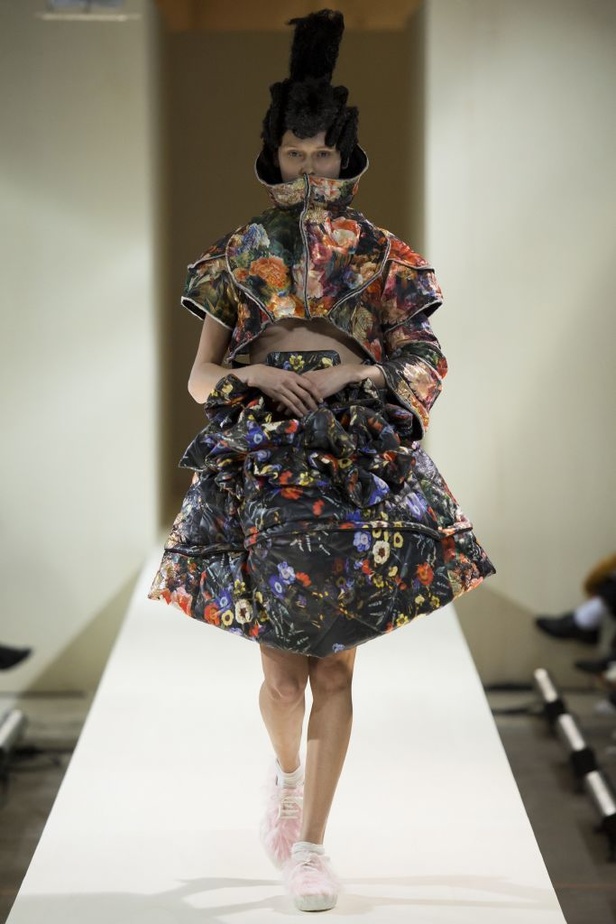 مجموعة "كوم دي غارسون" لخريف وشتاء 2016-2017