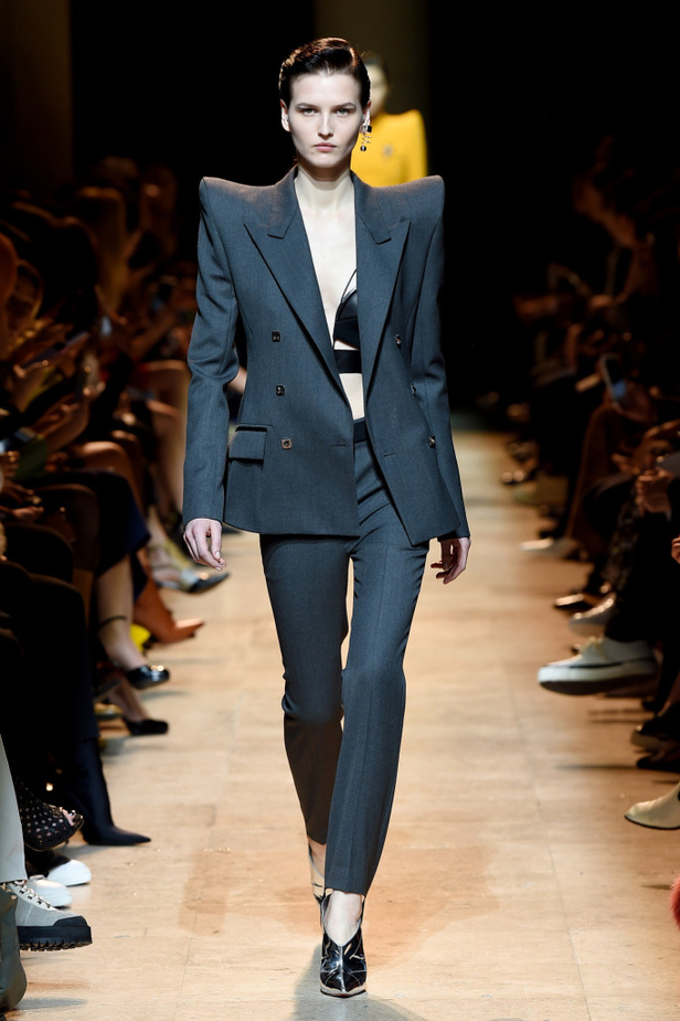 عرض أزياء موغلر لموسم خريف وشتاء 2017