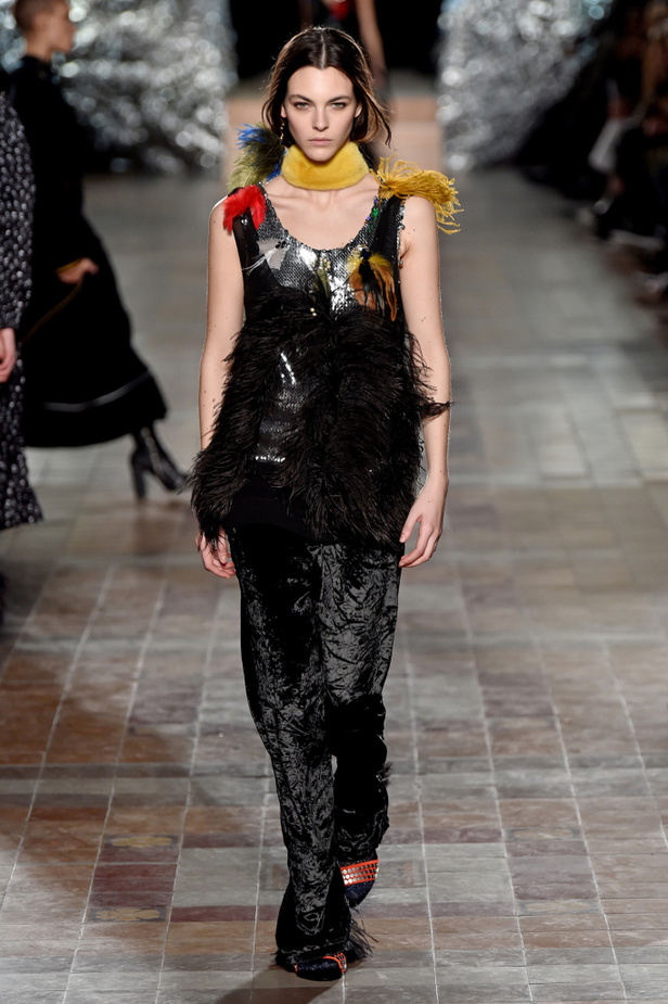 عرض أزياء سونيا ريكيل لموسم خريف وشتاء 2017