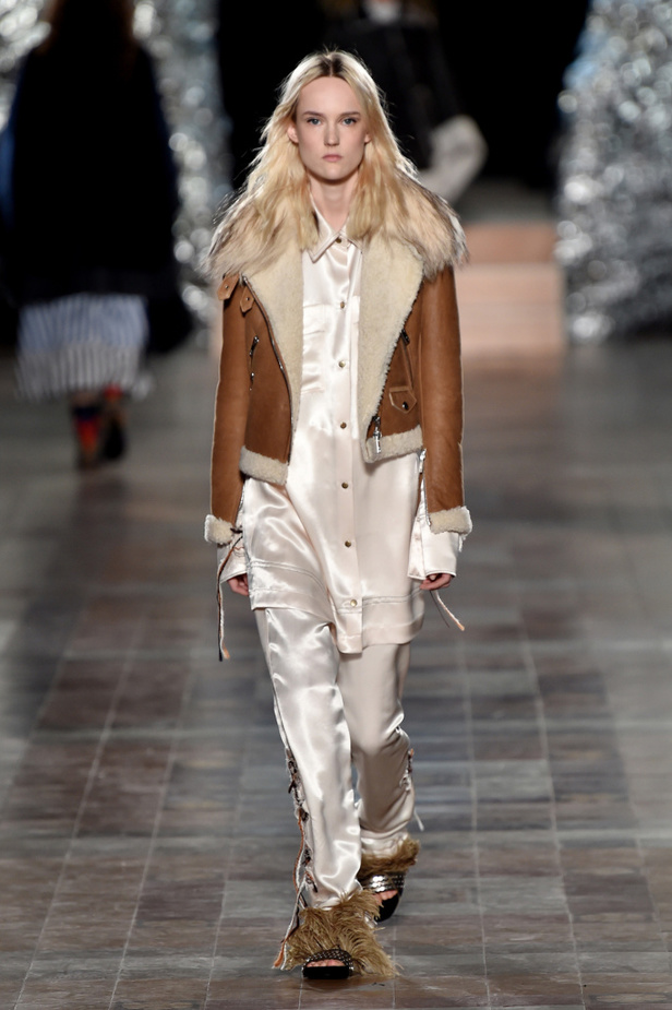 عرض أزياء سونيا ريكيل لموسم خريف وشتاء 2017