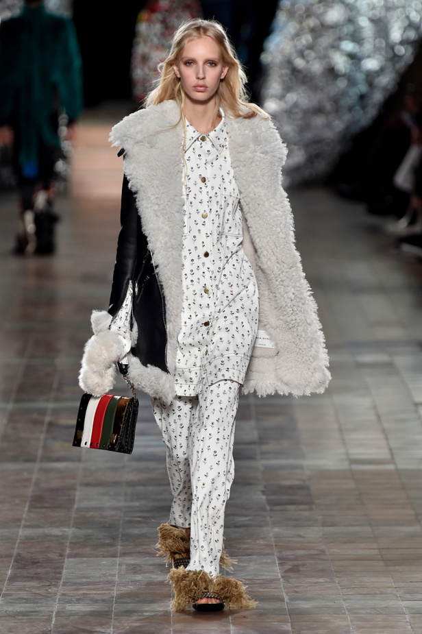 عرض أزياء سونيا ريكيل لموسم خريف وشتاء 2017