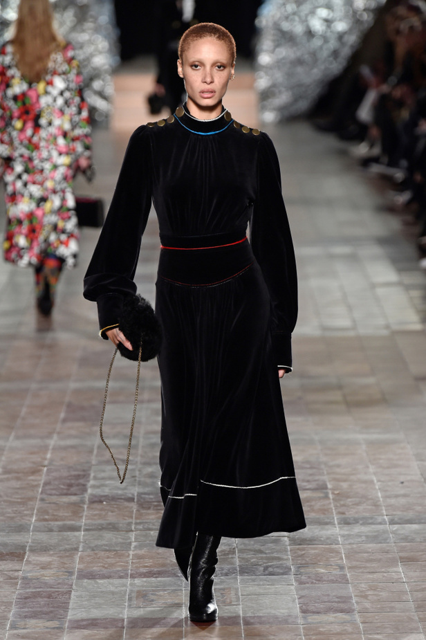 عرض أزياء سونيا ريكيل لموسم خريف وشتاء 2017