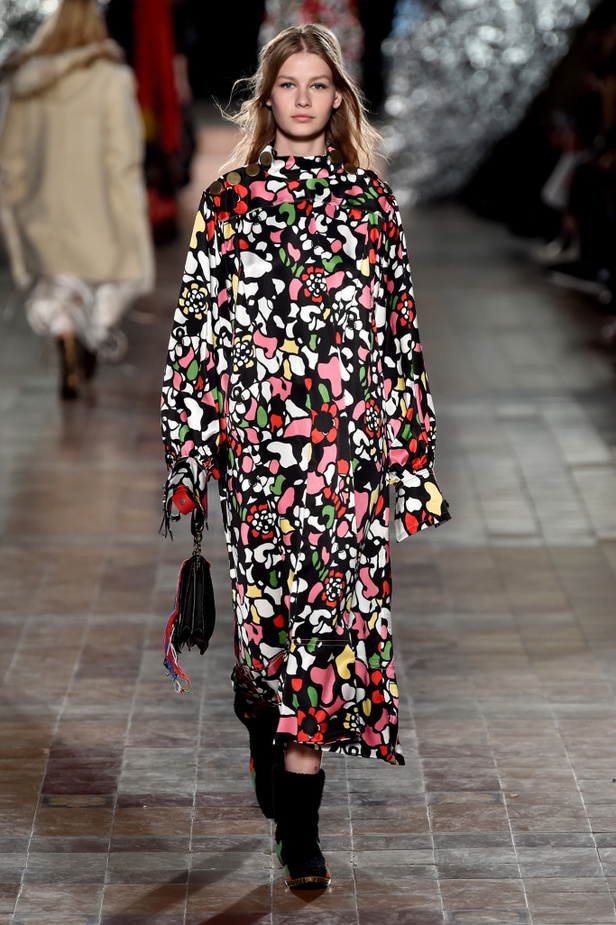 عرض أزياء سونيا ريكيل لموسم خريف وشتاء 2017