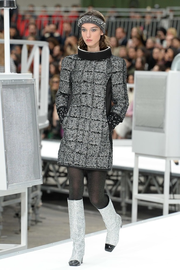 عرض أزياء “شانيل” Chanel لخريف وشتاء 2017