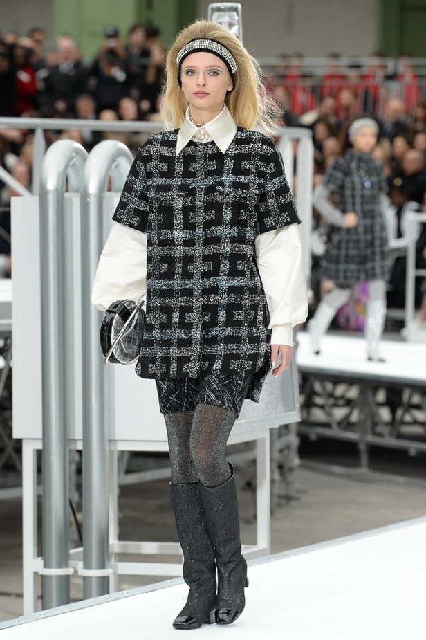 عرض أزياء “شانيل” Chanel لخريف وشتاء 2017